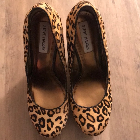 Steve Madden Roxxiee Leopard Pony Hair Wedge - Picture 4 of 4